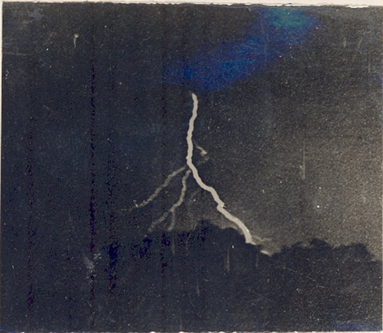Первая фотография молнии